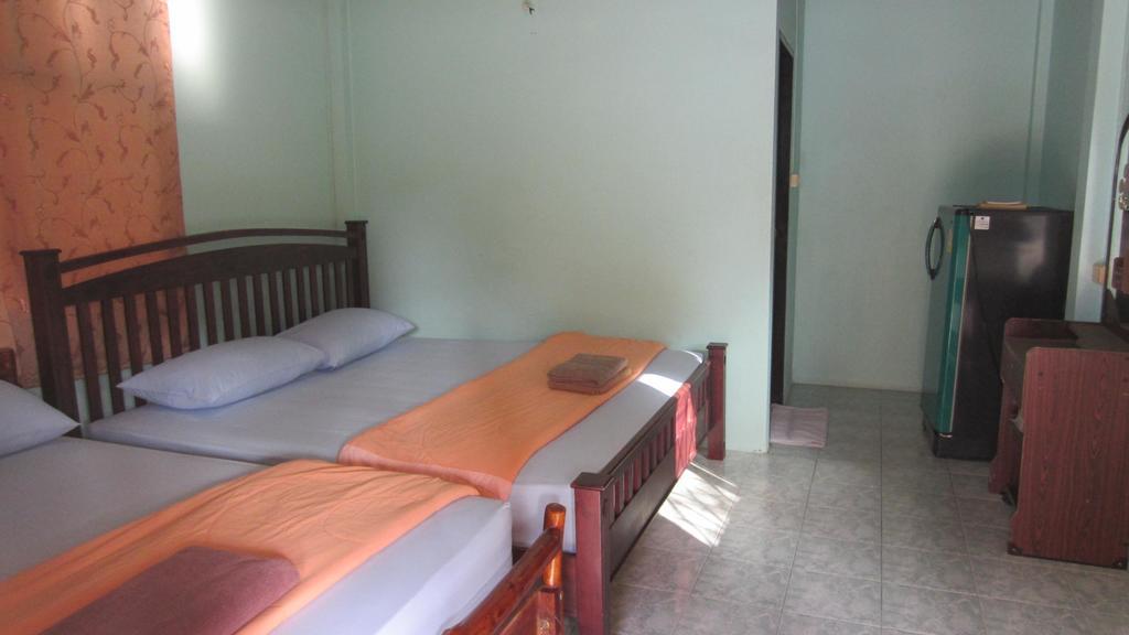 Charung Beach Hat Rin Buitenkant foto