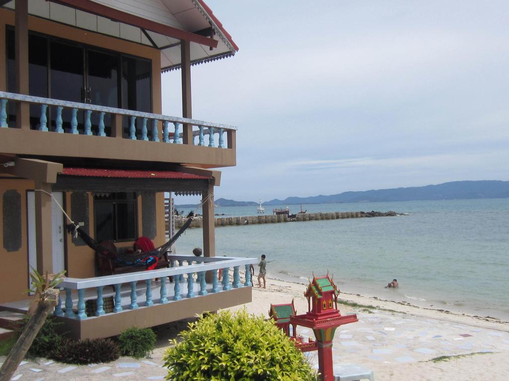 Charung Beach Hat Rin Buitenkant foto